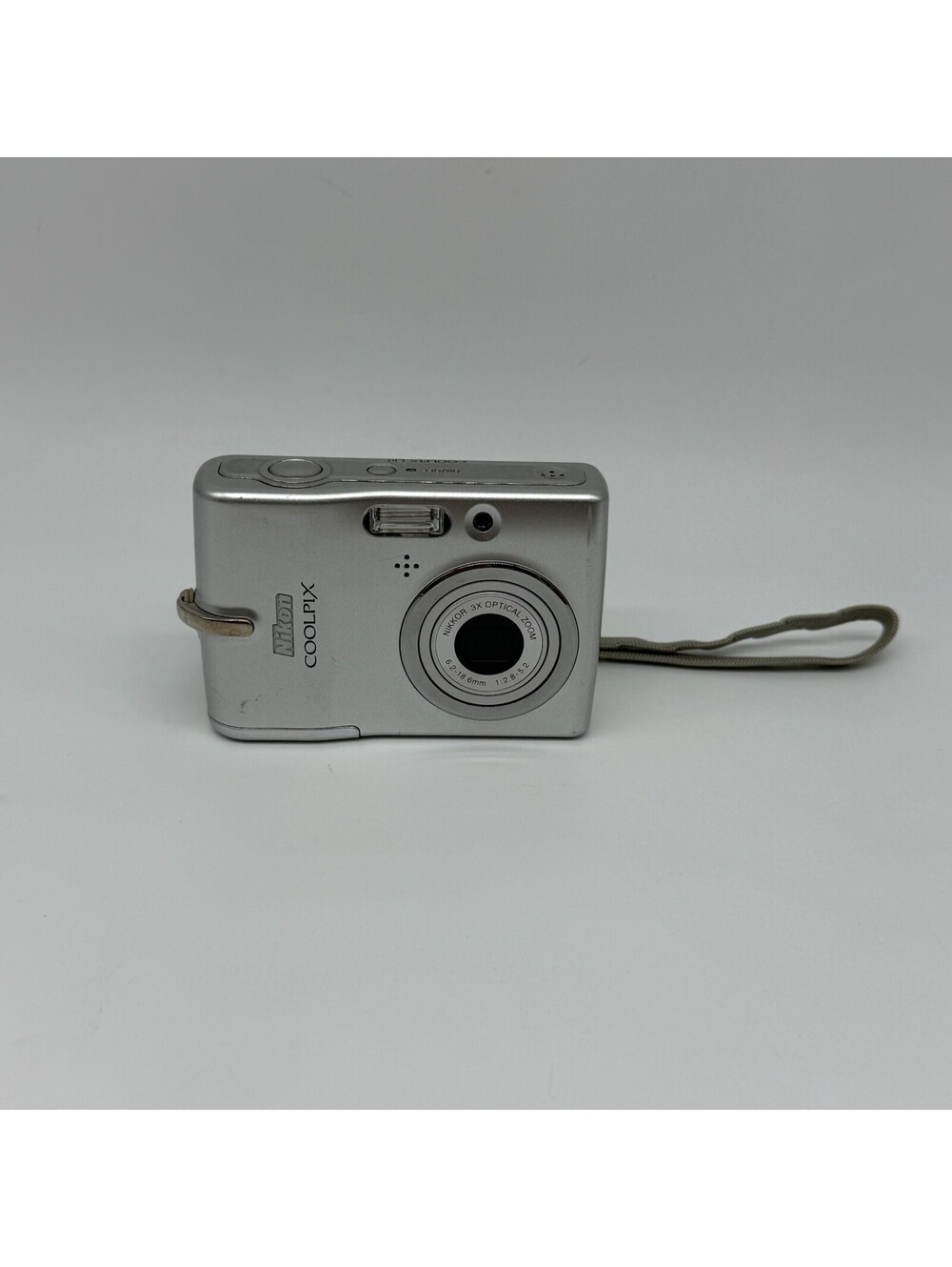 Nikon Coolpix L10 Digital Camera 5.0 MP 3x Optical Zoom W Strap Works Great